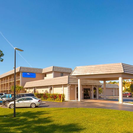 Baymont By Wyndham Bonita Springs Hotell Eksteriør bilde