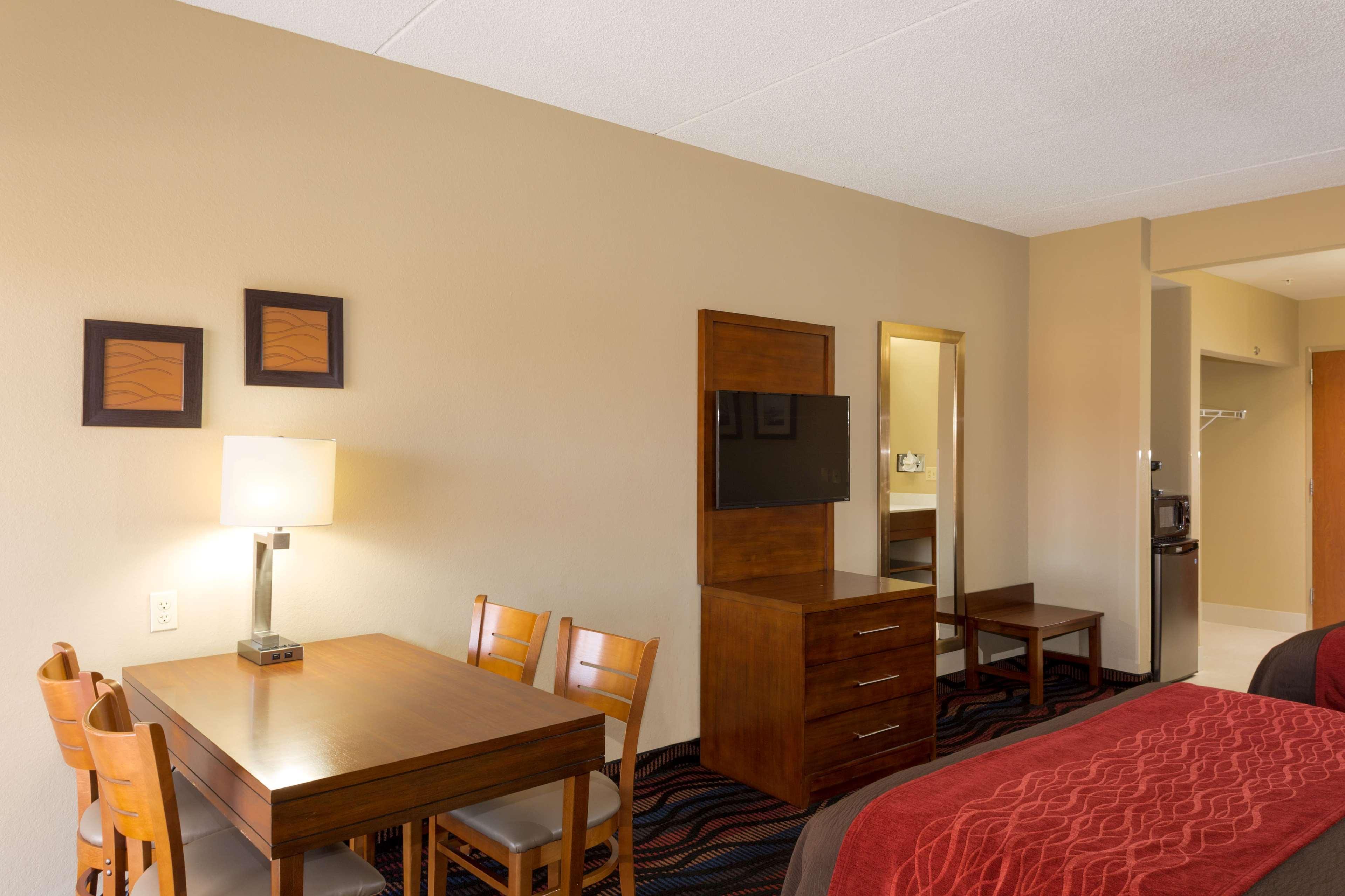 Baymont By Wyndham Bonita Springs Hotell Eksteriør bilde