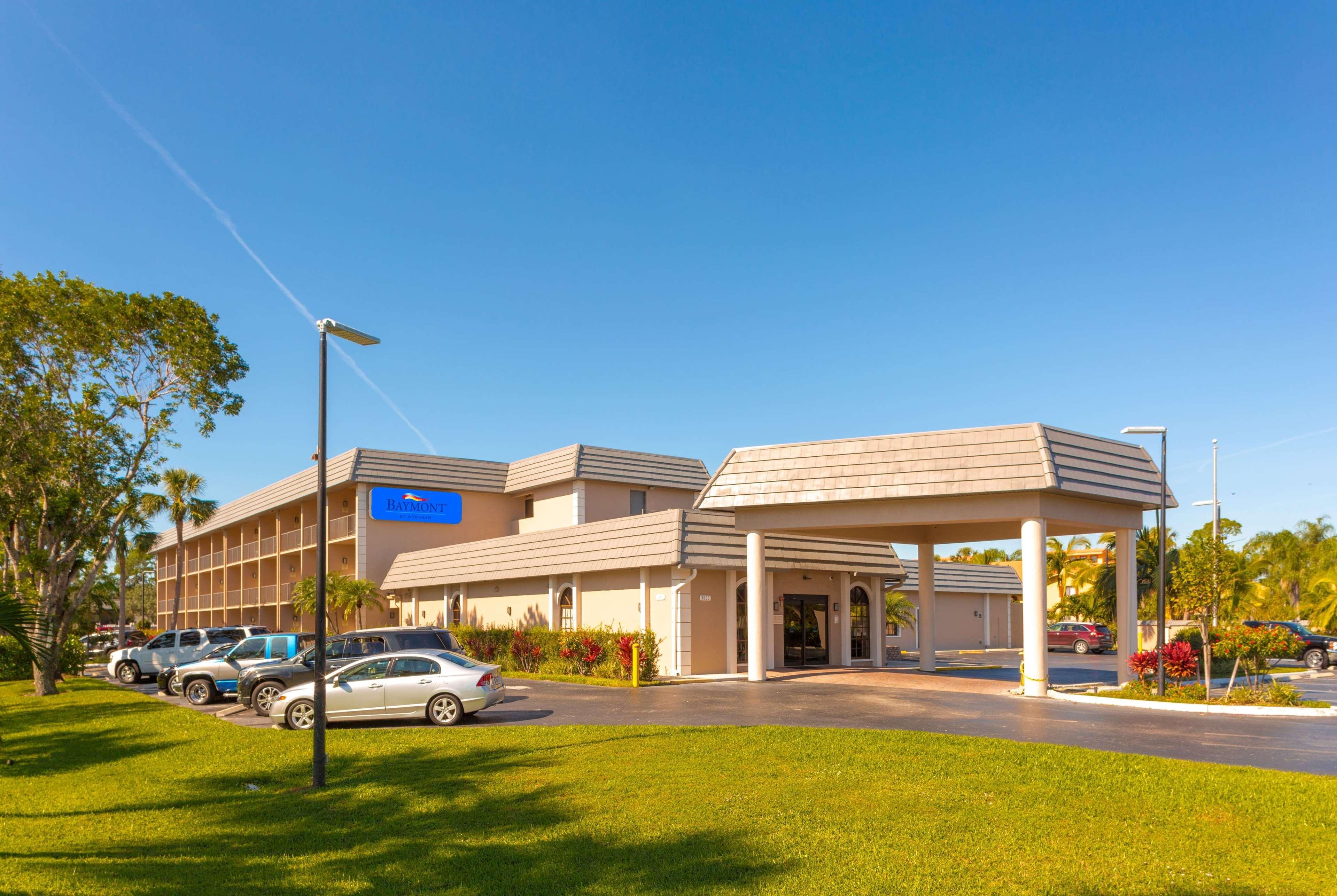 Baymont By Wyndham Bonita Springs Hotell Eksteriør bilde