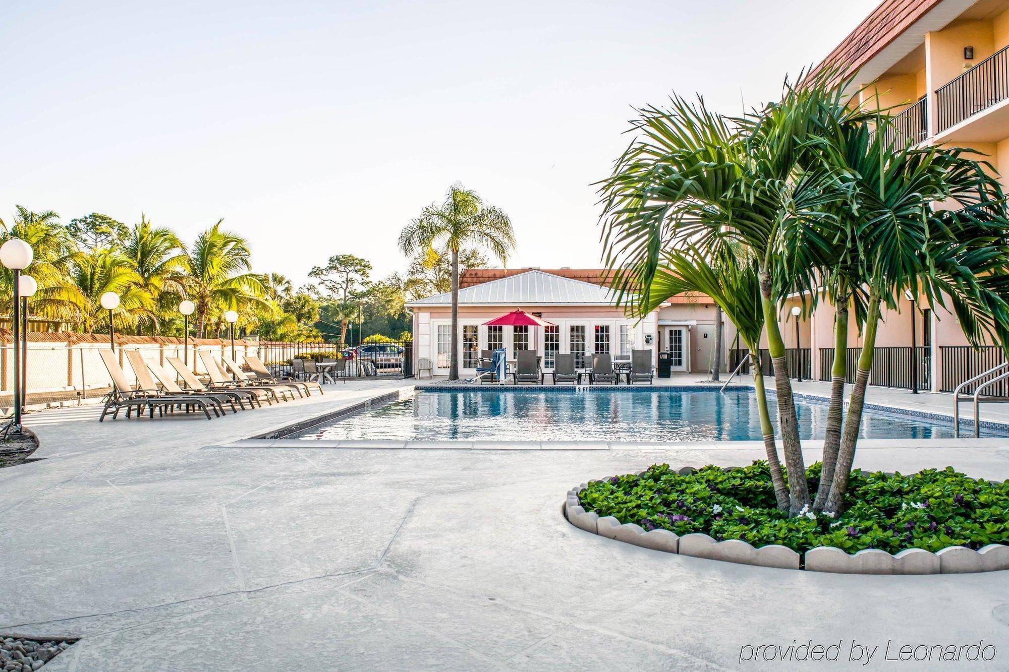 Baymont By Wyndham Bonita Springs Hotell Eksteriør bilde