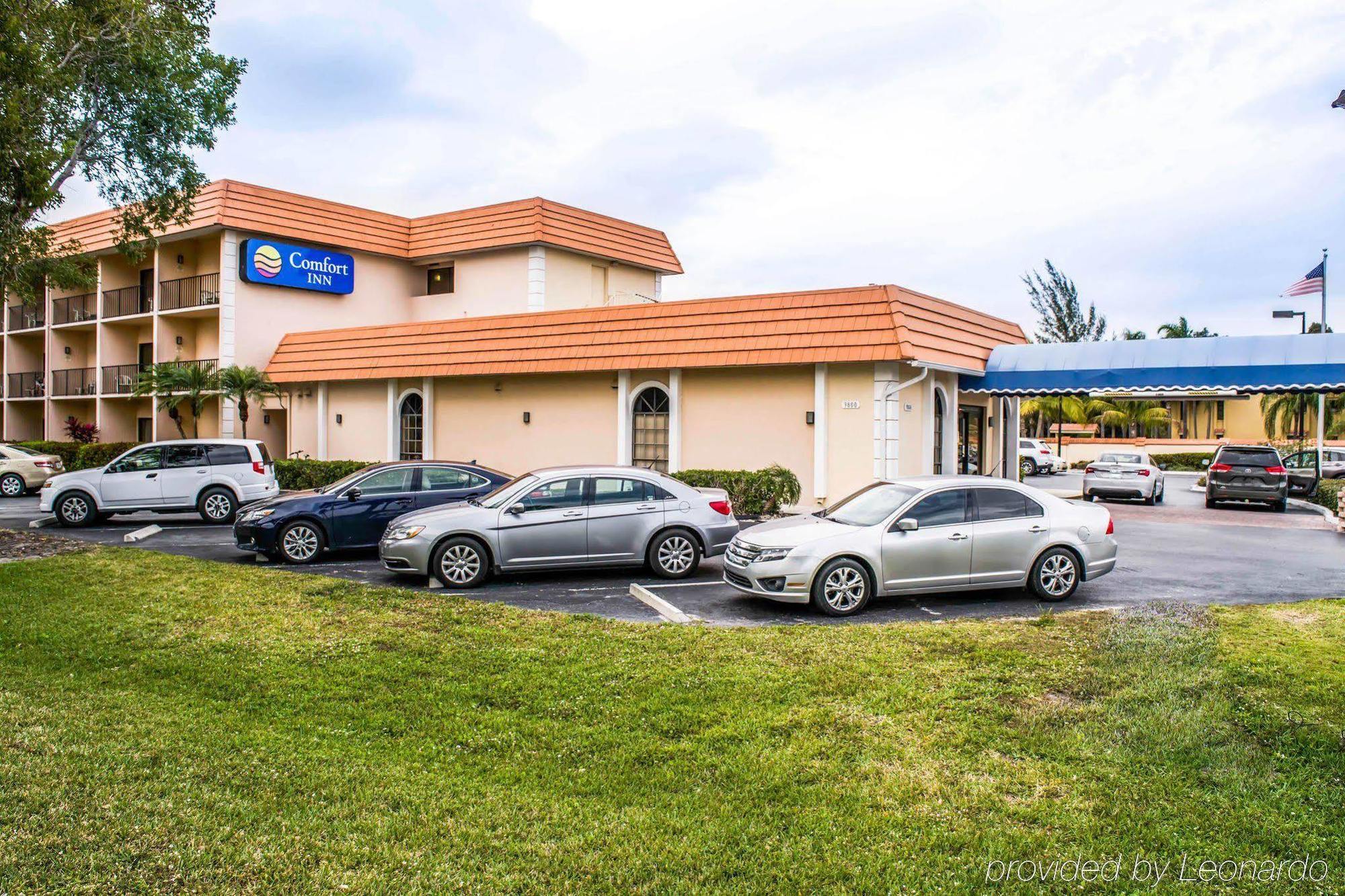 Baymont By Wyndham Bonita Springs Hotell Eksteriør bilde