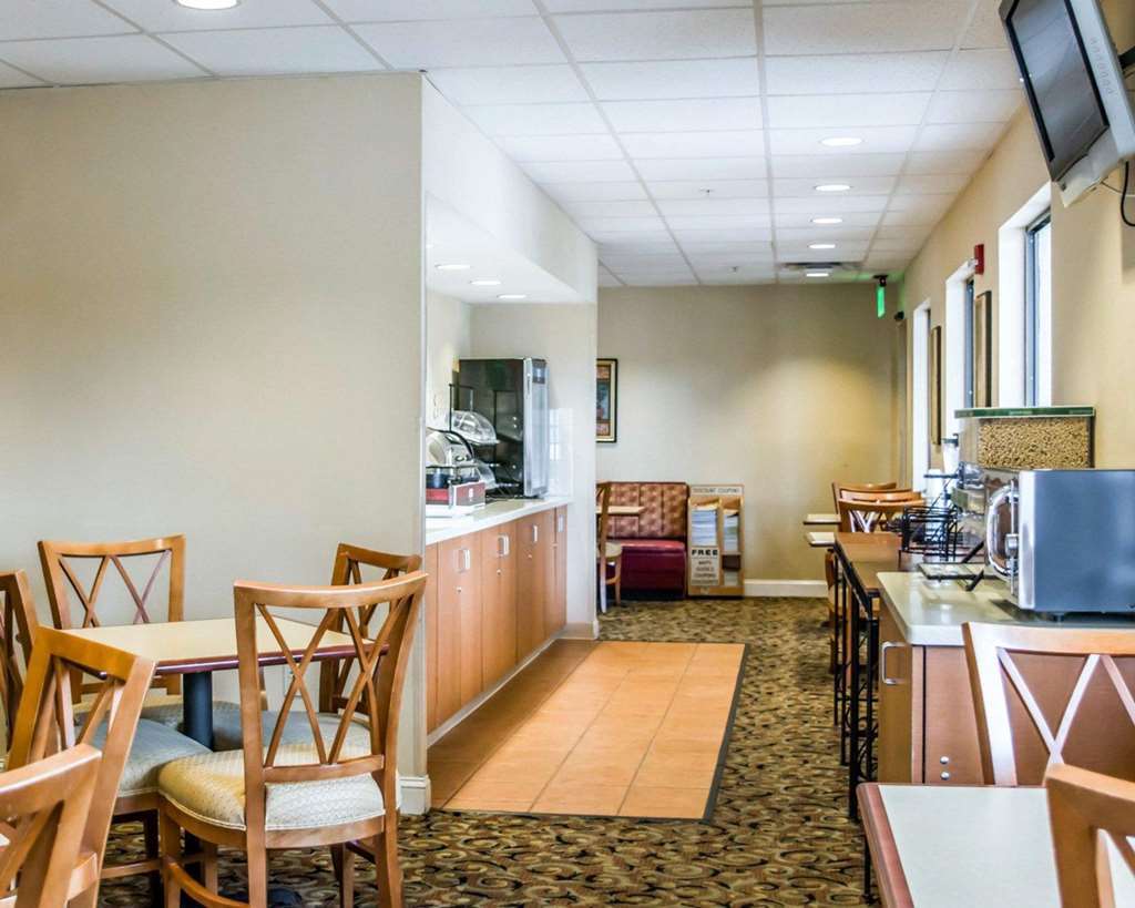 Baymont By Wyndham Bonita Springs Hotell Restaurant bilde