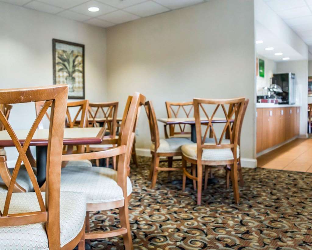 Baymont By Wyndham Bonita Springs Hotell Restaurant bilde
