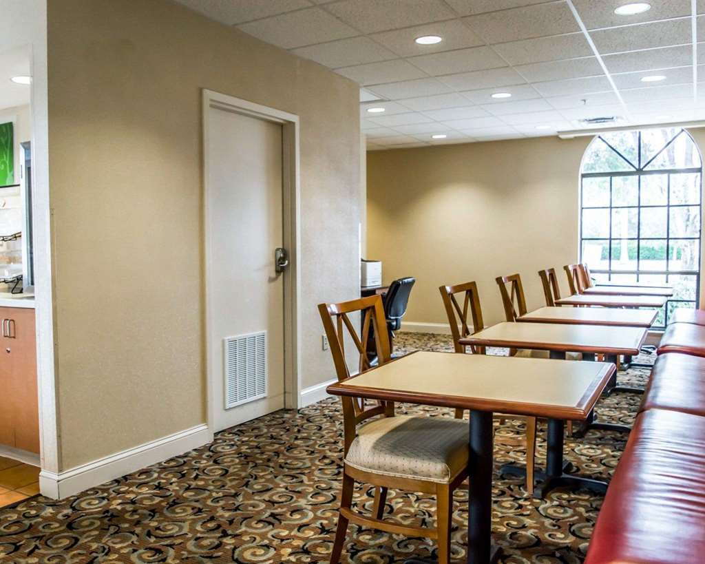 Baymont By Wyndham Bonita Springs Hotell Restaurant bilde