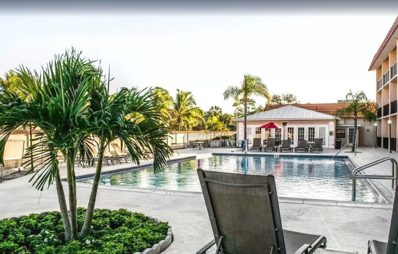 Baymont By Wyndham Bonita Springs Hotell Eksteriør bilde